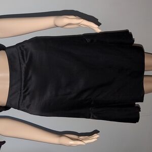 TSE Black Skirt. Size 10 Silk& Cotton. Pleats. Back zip. CLASSIC BEAUTY